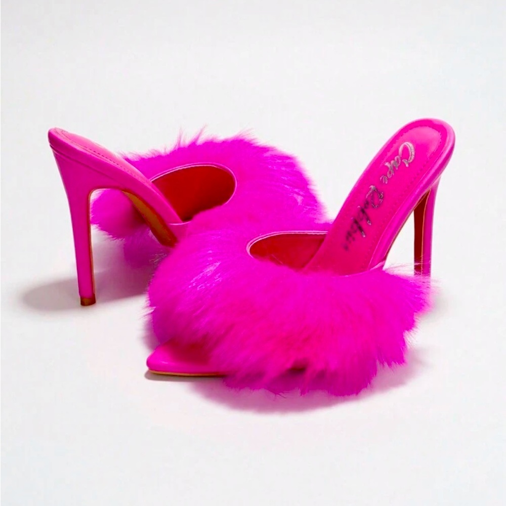 *NWT* Cape Robbin ‘Edyth’ Faux Fur Heel Sandals - Pink (size 10)